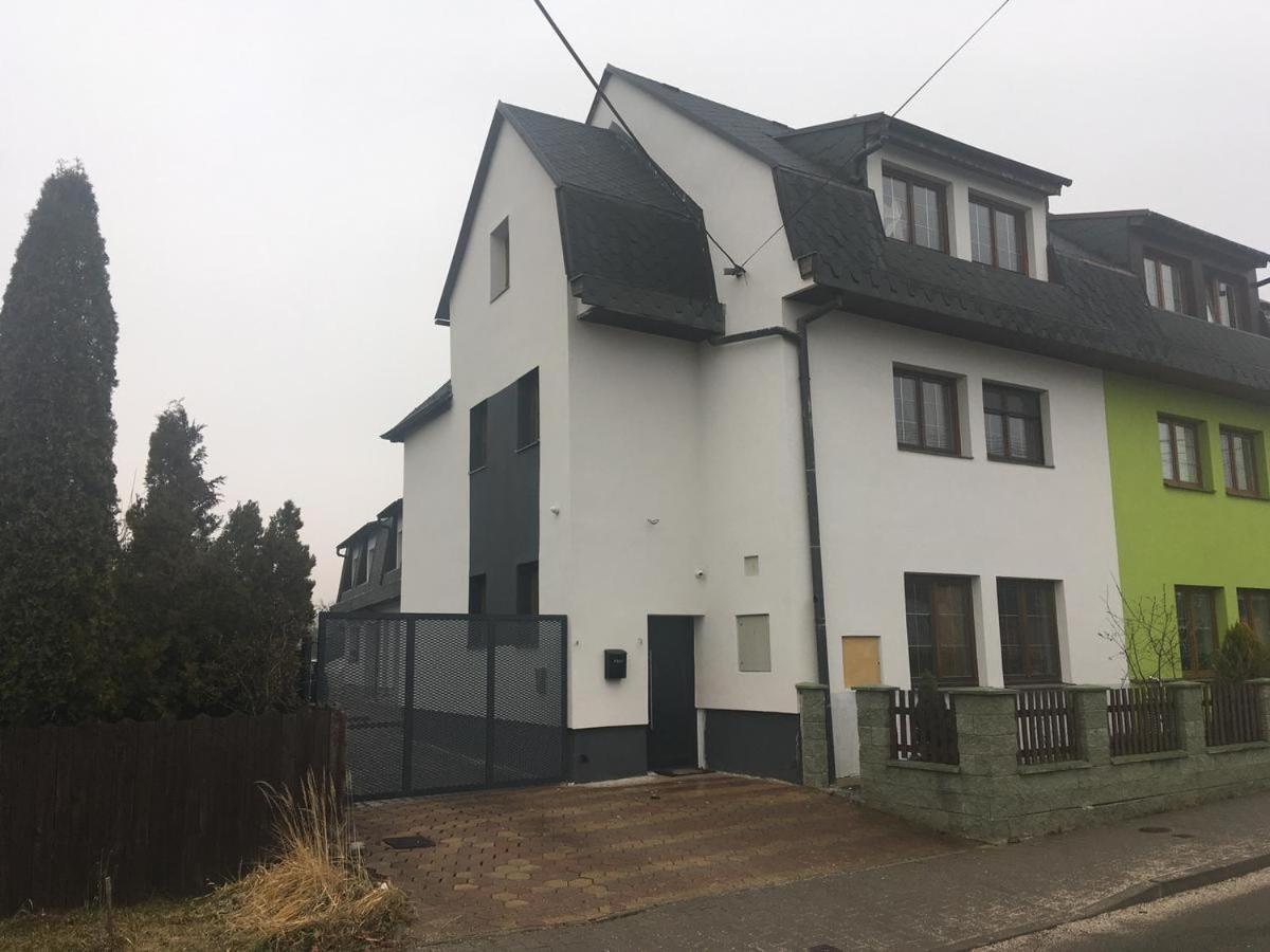 Apartment Dubnica Prejta 3 Dubnica nad Vahom Exterior photo